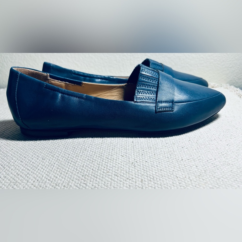 Trotters Classic Navy Flats - Picture 9 of 13